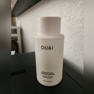 OUAI Medium Hair Conditioner in White Bottle